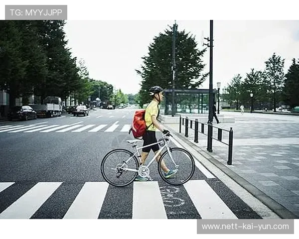 自行车冲刺线前的卡位大战惊现神级操作 自行车冲刺线前的卡位大战惊现神级操作