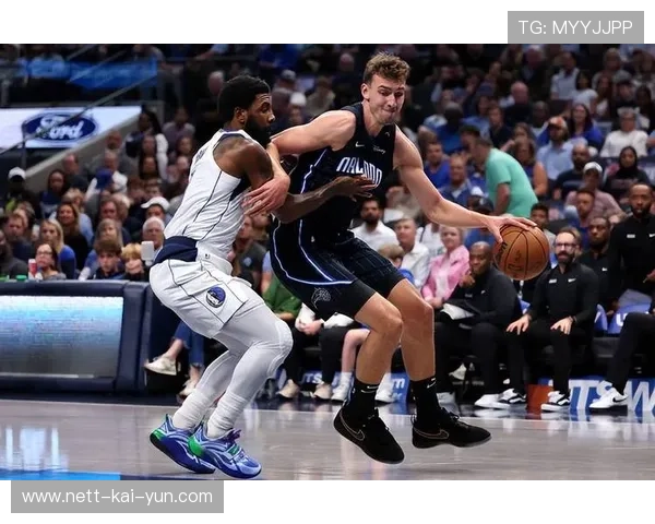 东契奇精准分球，独行侠团队配合流畅