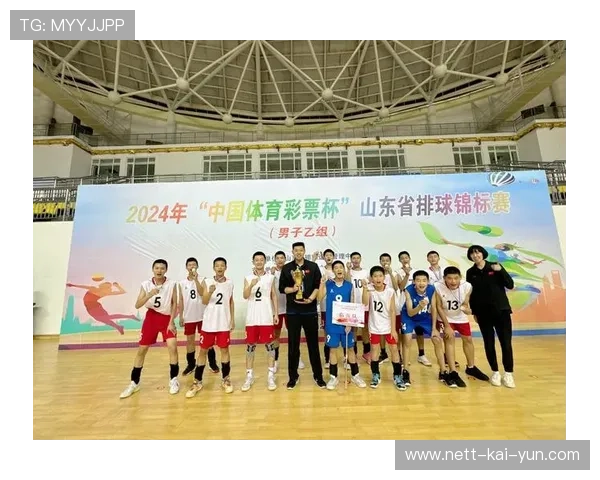 王适娴弧线挑球制造反攻空间，打破场上格局，展现冠军风采